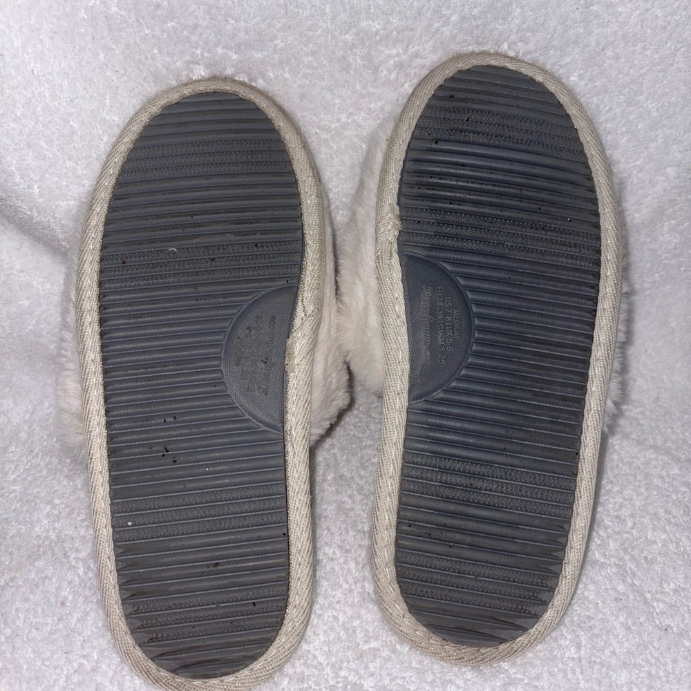 Bride to Be Slippers Size 7-8 - Picture 5 of 5